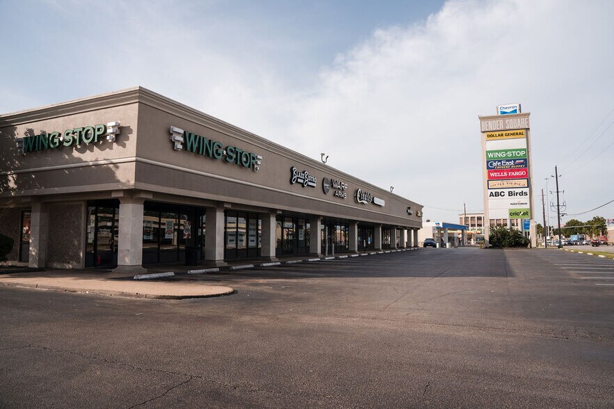 More Photos Of 210-264 1st St W, Humble Unknown For Lease