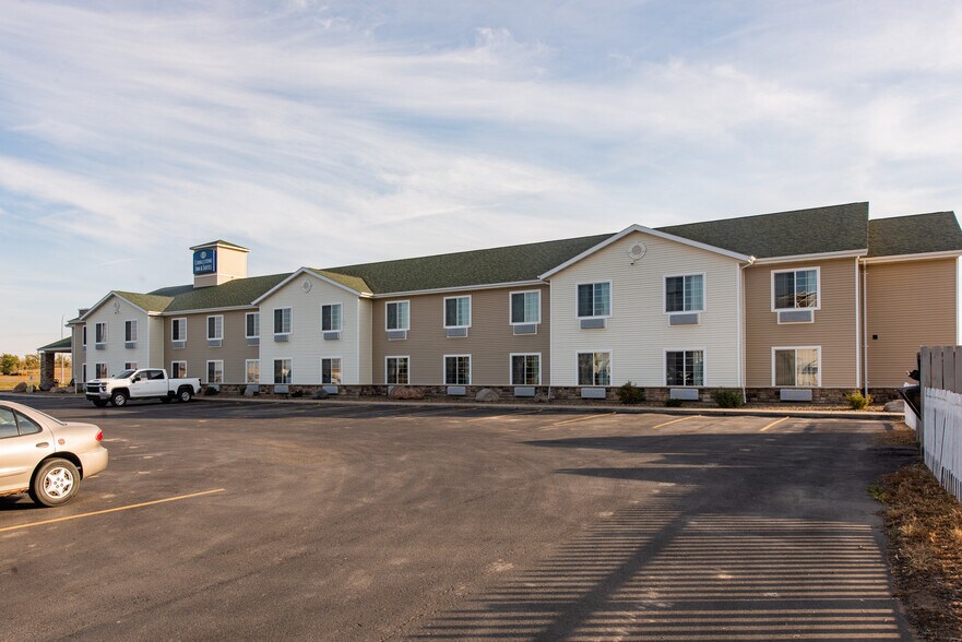 More Photos Of 158 Rodeo Dr, Killdeer Hotel For Sale