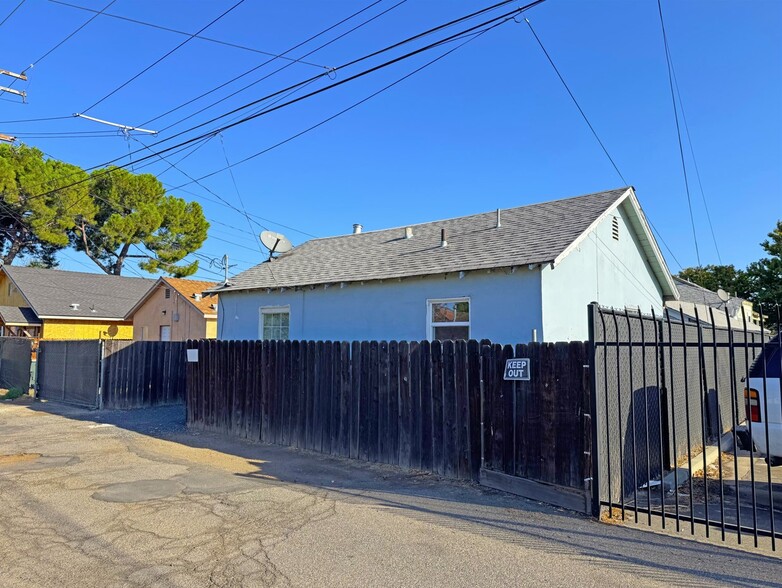 More Photos Of 421 14th St, Modesto Apartments For Sale