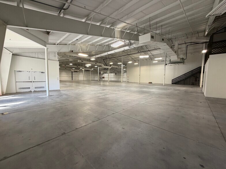 More Photos Of 12180 Metro Pky, Fort Myers Distribution For Sale