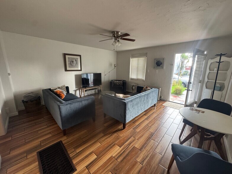 More Photos Of 208 Terrace Way, Capitola Apartments For Sale