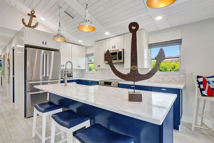 More Photos Of 193 Cocohatchee St, Naples Specialty For Sale