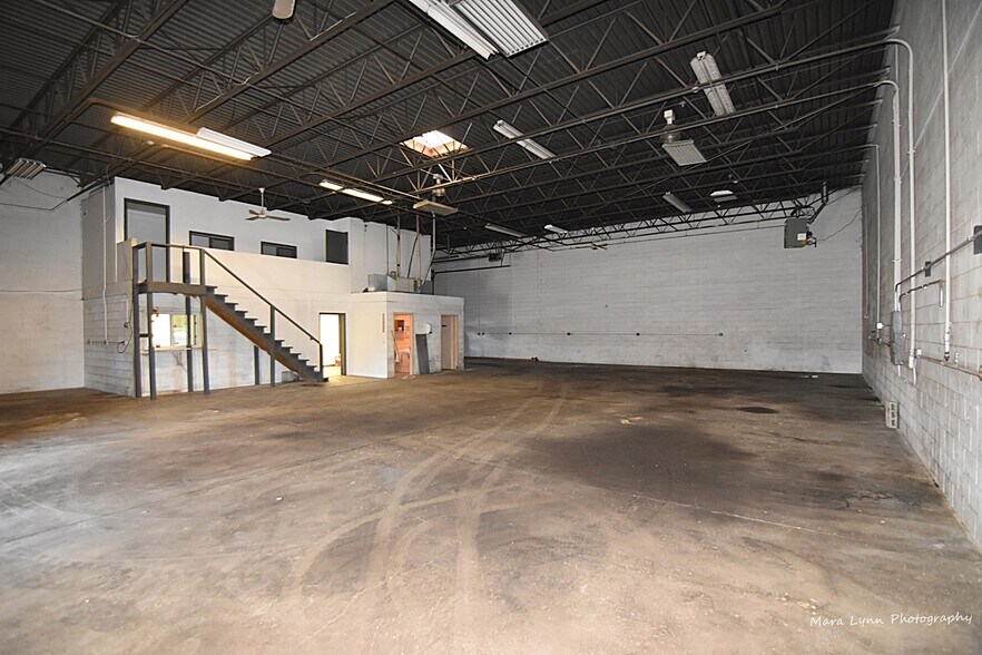 More Photos Of 1041 Trine Ct, St Charles Manufacturing For Lease