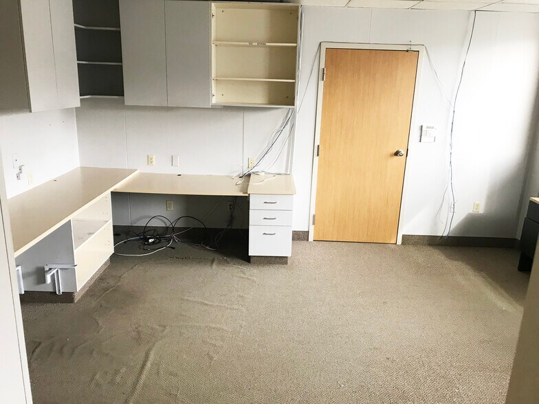 More Photos Of 2815 Pennsylvania Ave, Lansing Medical For Sale