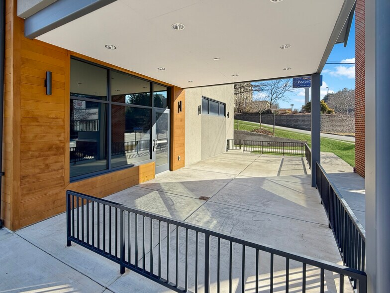 More Photos Of 190 Hendersonville Rd, Asheville Storefront Retail Office For Lease