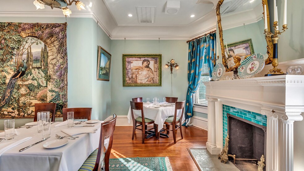 More Photos Of 119 E 37th St, Savannah Restaurant For Sale