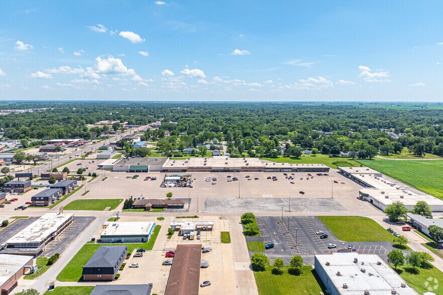 More Photos Of 2-20 Northpoint Dr, Streator General Retail For Sale