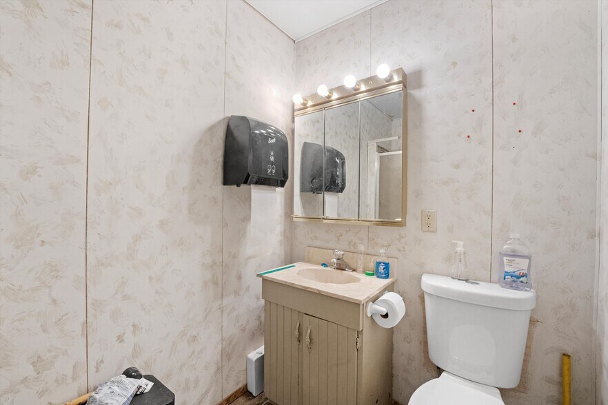 More Photos Of 2451 N Harlem Ave, Chicago Storefront For Sale