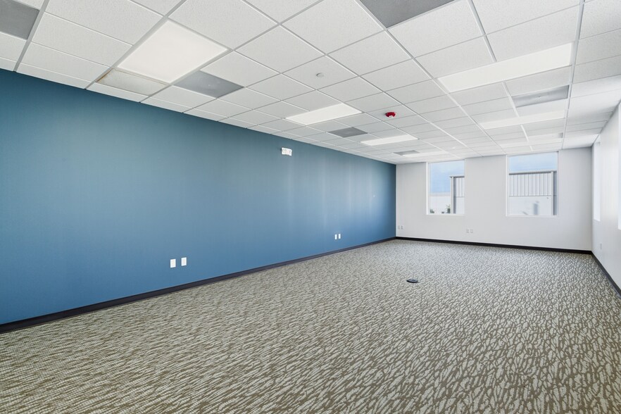 More Photos Of 611 Choctaw Ln, Katy Distribution For Lease