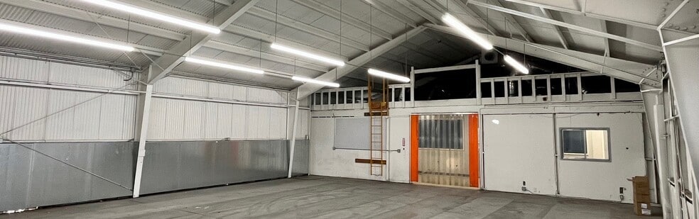 More Photos Of 3640 Chicago Ave, Riverside Light Distribution For Lease