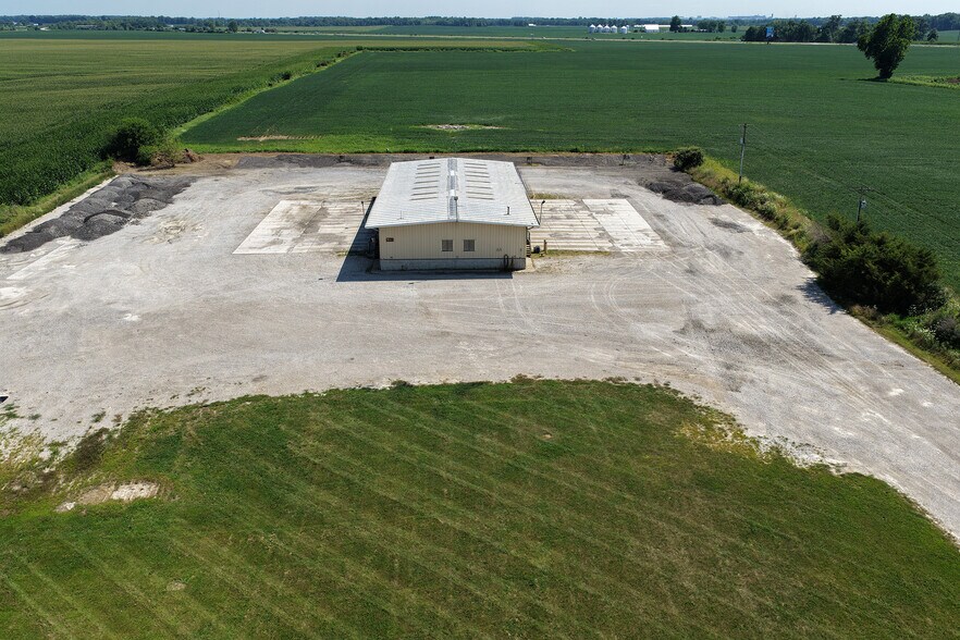 More Photos Of 5601 IN-32, Crawfordsville Truck Terminal For Lease