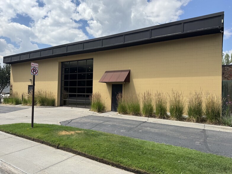 More Photos Of 920 W Broadway, Jackson Freestanding For Lease
