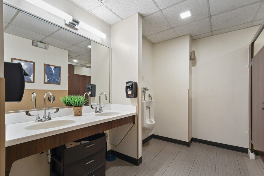 More Photos Of 5165 Adanson St, Orlando Loft Creative Space For Sale