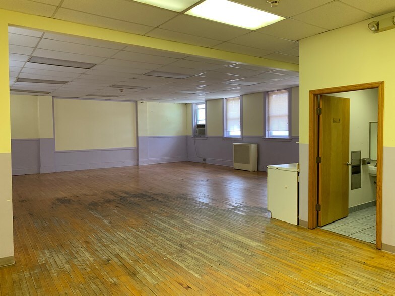 More Photos Of 238 Berkeley Ave, Newark Daycare Center For Sale