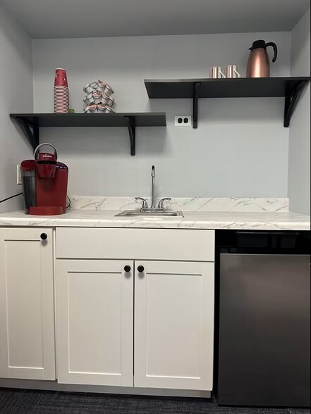 More Photos Of 256 Columbia Tpke, Florham Park Medical For Sale