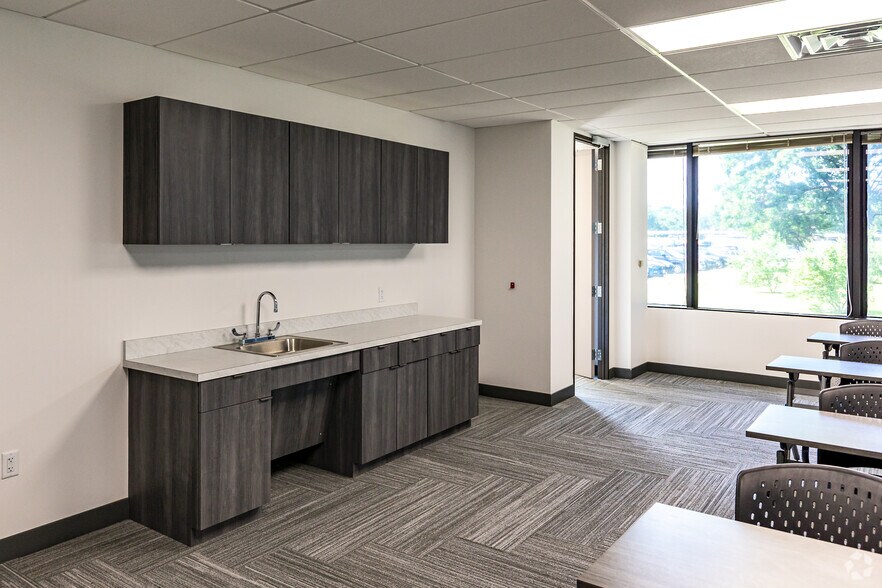 More Photos Of 1255 W 15th St, Plano Unknown For Lease