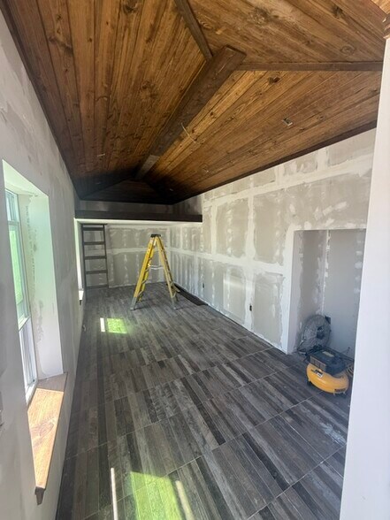 More Photos Of 14 Utility Dr, Palm Coast Industrial For Lease