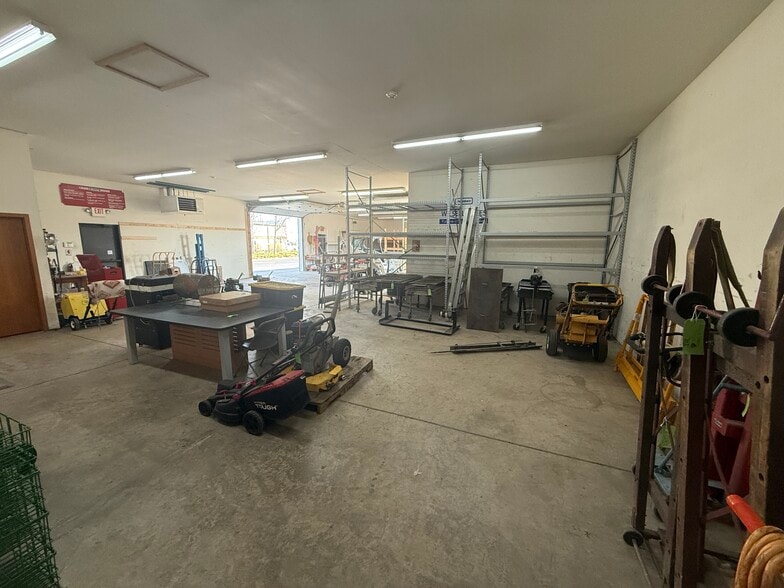 More Photos Of 1262 S Bridge St, Yorkville Service For Sale