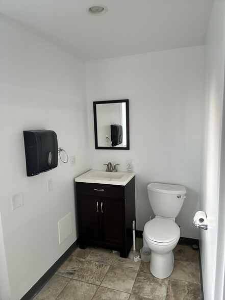 More Photos Of 53 Hancock St, Stratford Manufacturing For Sale