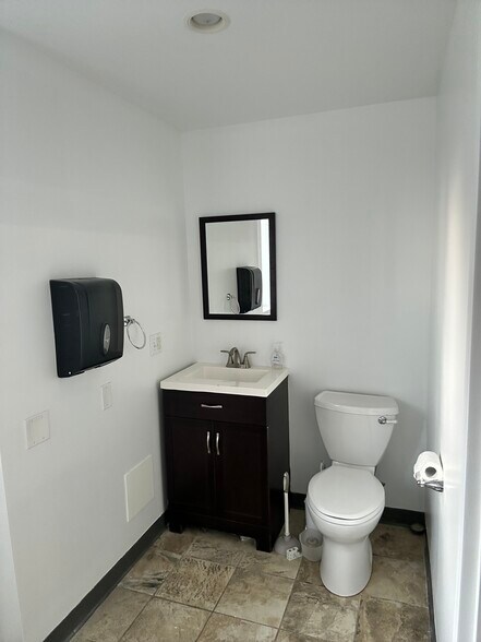 More Photos Of 53 Hancock St, Stratford Manufacturing For Lease