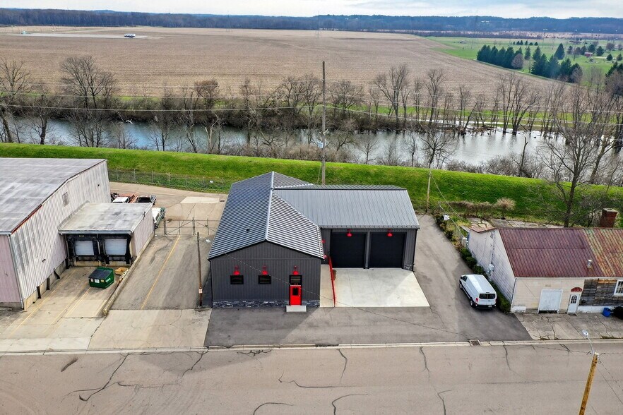 More Photos Of 320 S 1st St, Tipp City Office For Lease