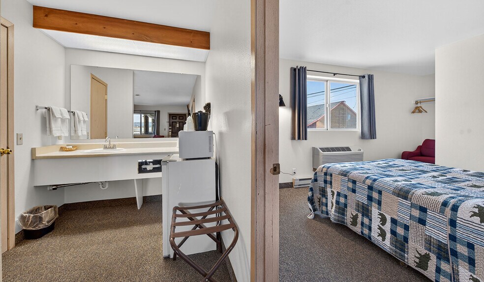 More Photos Of 102 E Greenwood St, Enterprise Hotel For Sale