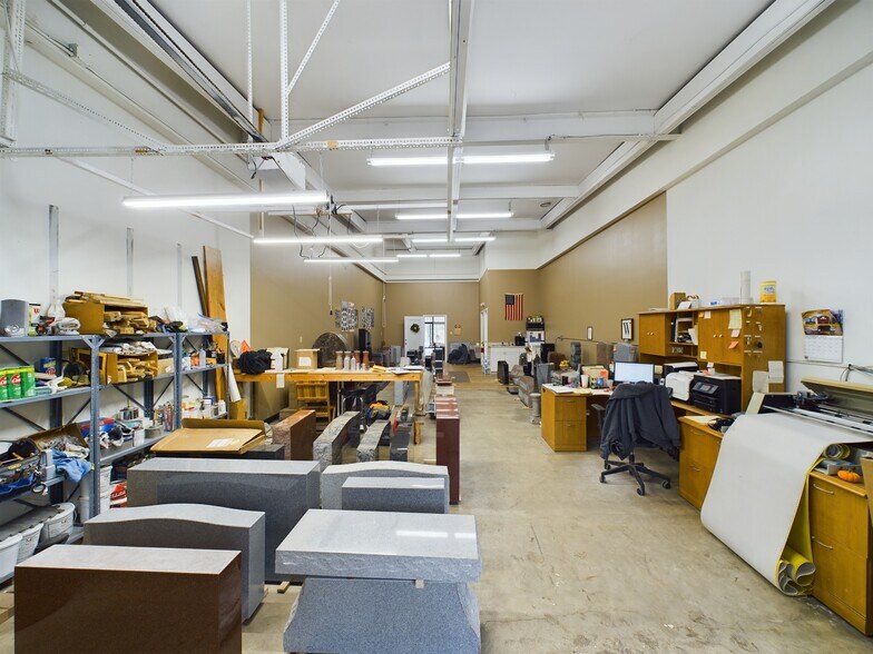 More Photos Of 114 N Broadway St, Greenville Storefront For Lease