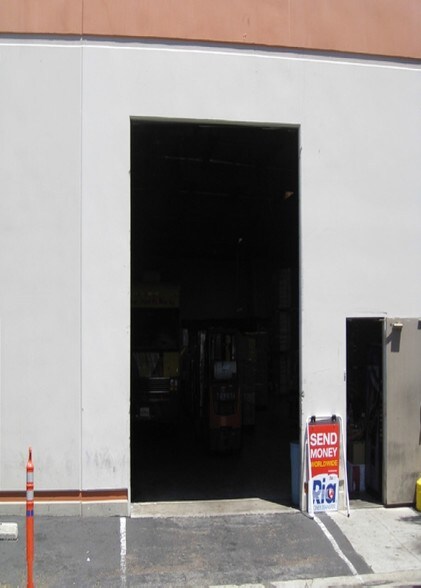 More Photos Of 205 W Torrance Blvd, Carson Warehouse For Lease