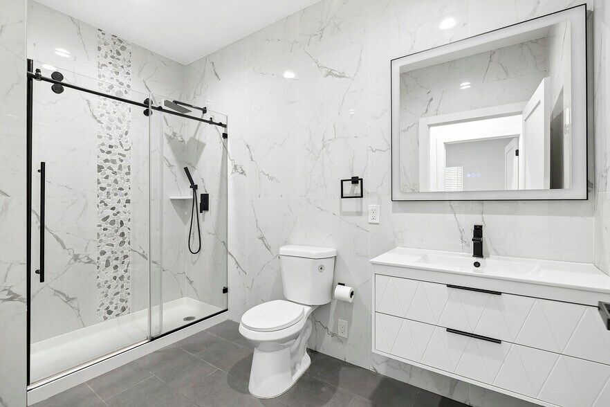 More Photos Of 533 Greenwich St, Hempstead Apartments For Sale