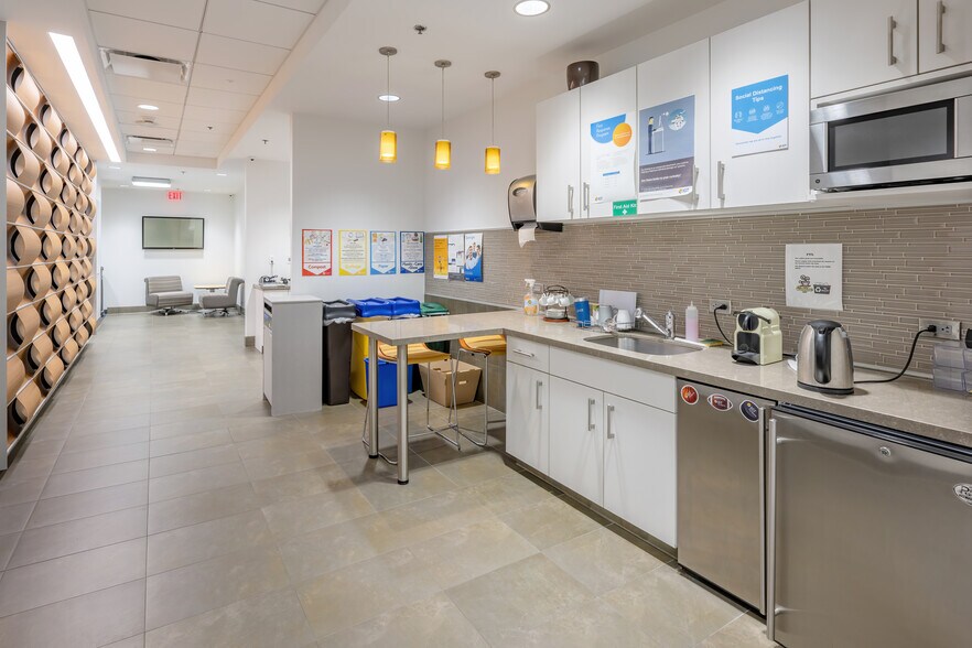 More Photos Of 10 Memorial Blvd, Providence Office For Lease