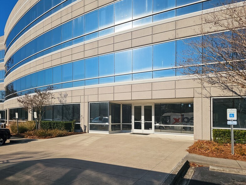 More Photos Of 4000 Faber Place Dr, North Charleston Coworking Space