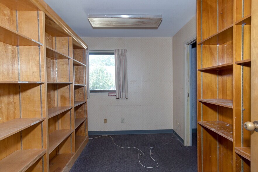 More Photos Of 1906 Warm Springs Rd, Columbus Medical For Sale