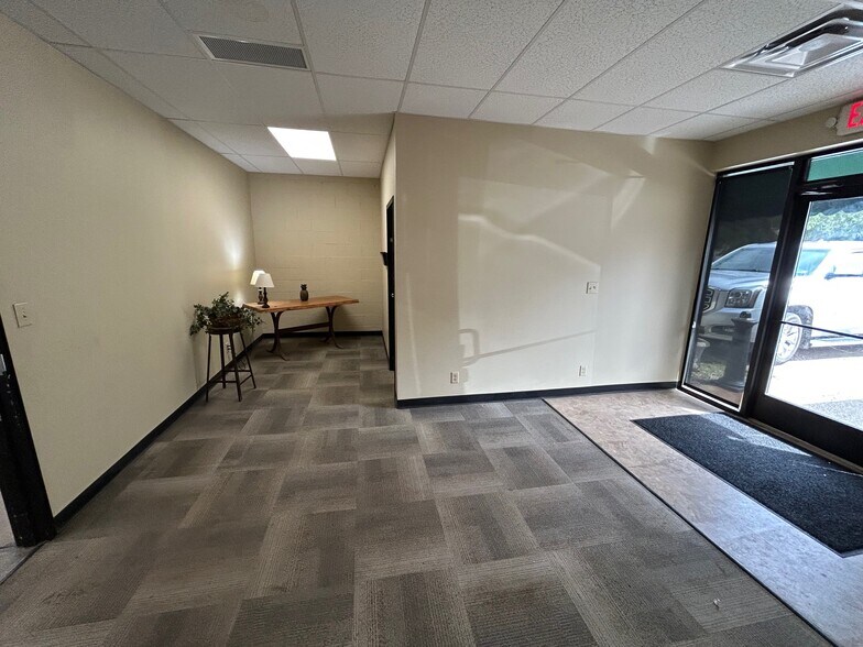 More Photos Of 101 Rathbone Rd, Marietta Flex For Sale