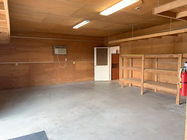 More Photos Of 13240 Pond Springs Rd, Austin Warehouse For Sale