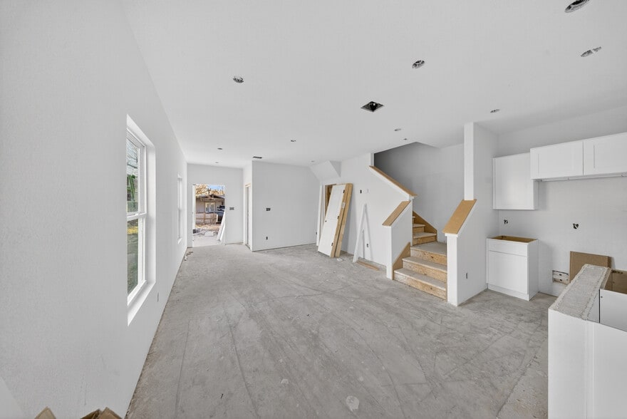 More Photos Of 525 Dakota St, San Antonio Multifamily For Sale