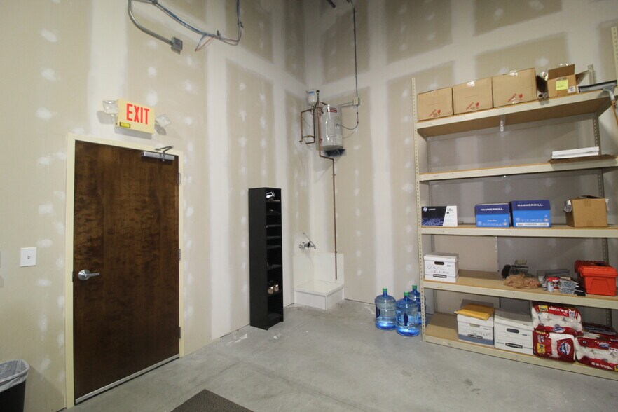 More Photos Of 200 Hoff Rd, Westerville Research And Development For Lease