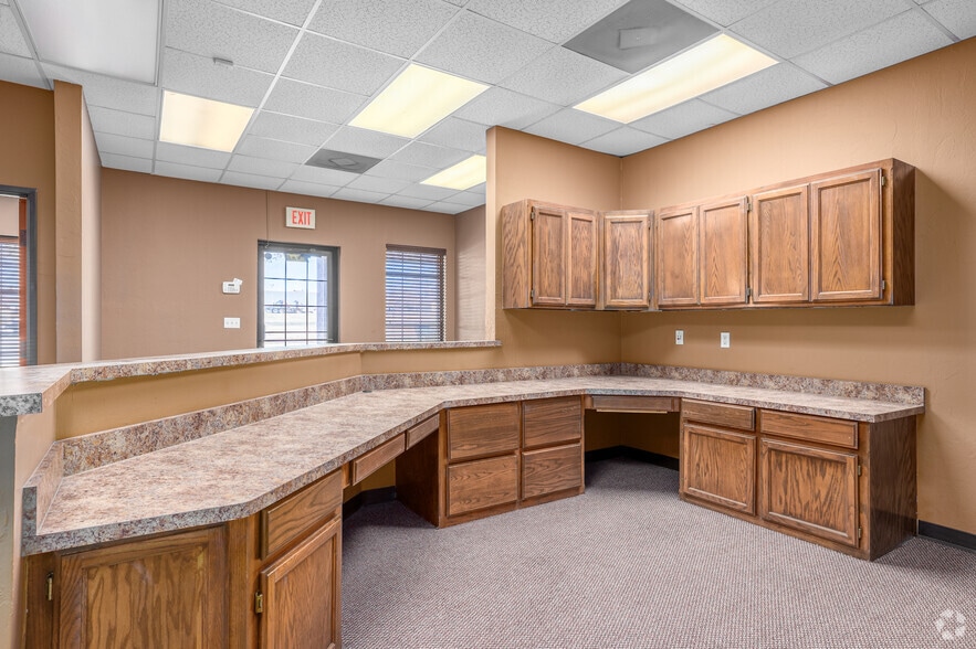 More Photos Of 2350-2360 McKown Dr, Norman Office For Lease