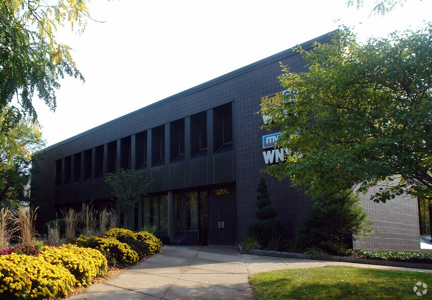 More Photos Of 1004 James St, Syracuse Office For Sale