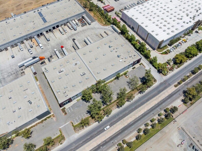 More Photos Of 2201 Britannia Blvd, San Diego Warehouse For Lease