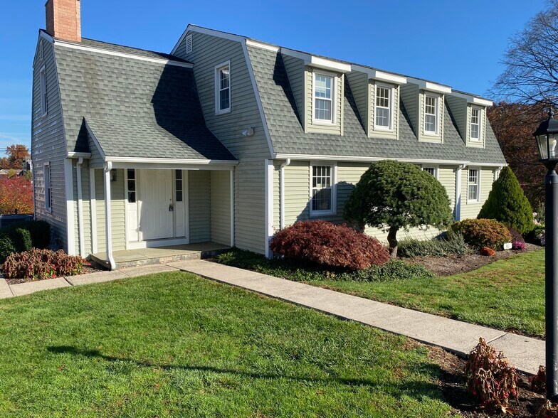 More Photos Of 381 Hubbard St, Glastonbury Loft Creative Space For Lease