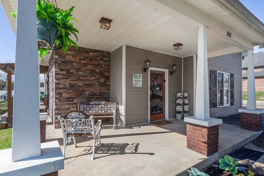 More Photos Of 308 N Main St, Ashland City Office For Sale