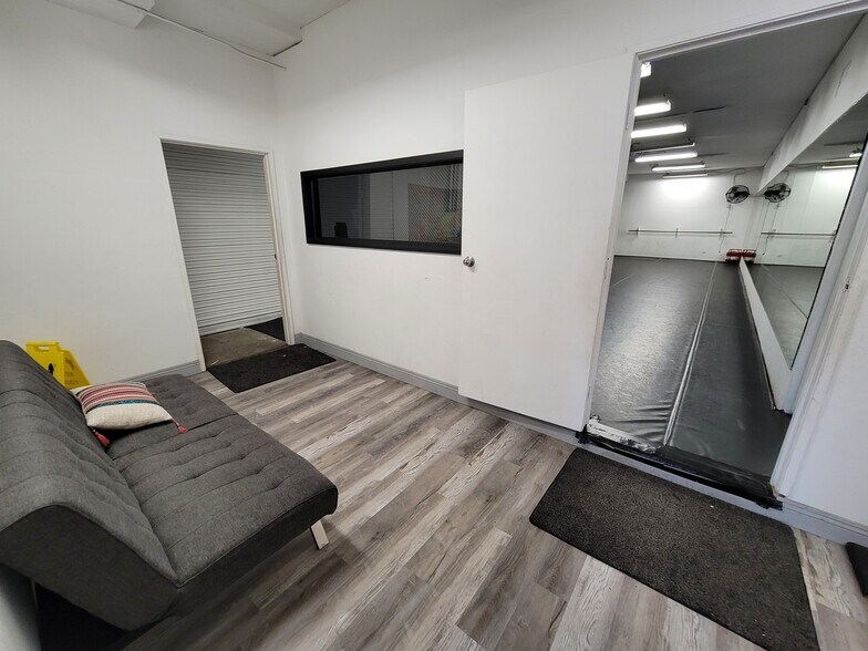 More Photos Of 1221 Cushman Ave, San Diego Service For Lease