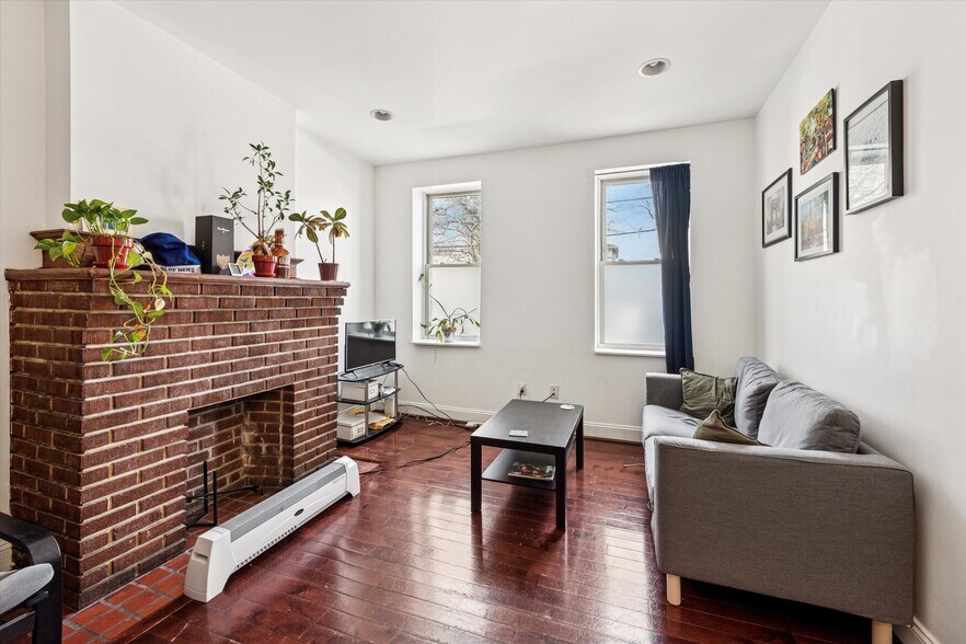 More Photos Of 903 S 13th St, Philadelphia Multifamily For Sale