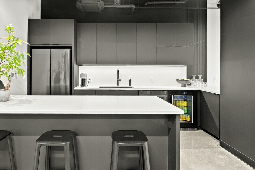 More Photos Of 63 6 Th Av W, Vancouver Medical For Sale