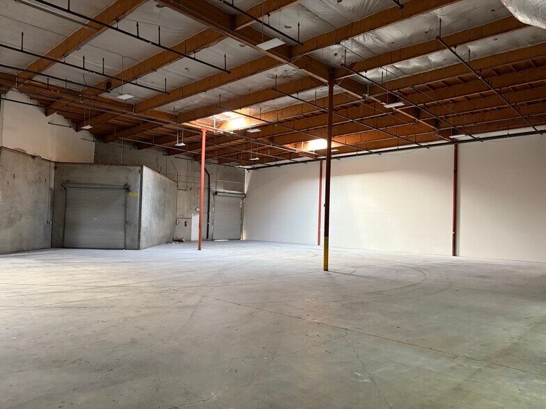 More Photos Of 2820-2834 La Mirada Dr, Vista Manufacturing For Lease