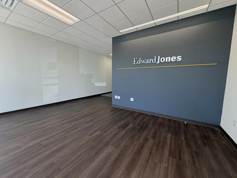 More Photos Of 121 N Main St, Janesville Storefront Retail Office For Lease