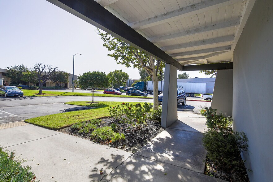 More Photos Of 2621 W Woodland Dr, Anaheim Manufacturing For Sale