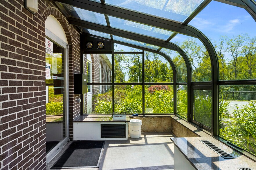 More Photos Of 25 Delaware Ave, Delmar Office For Lease