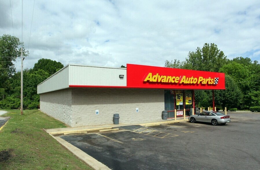 More Photos Of 3535 Elvis Presley Blvd, Memphis General Retail For Sale