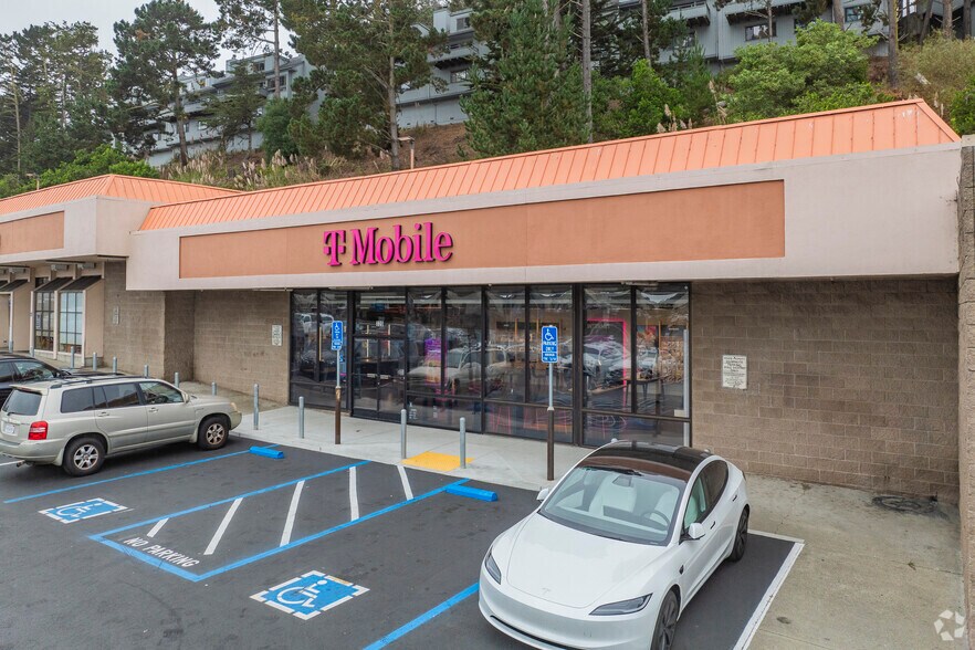 More Photos Of 314-362 Gellert Blvd, Daly City Storefront For Lease